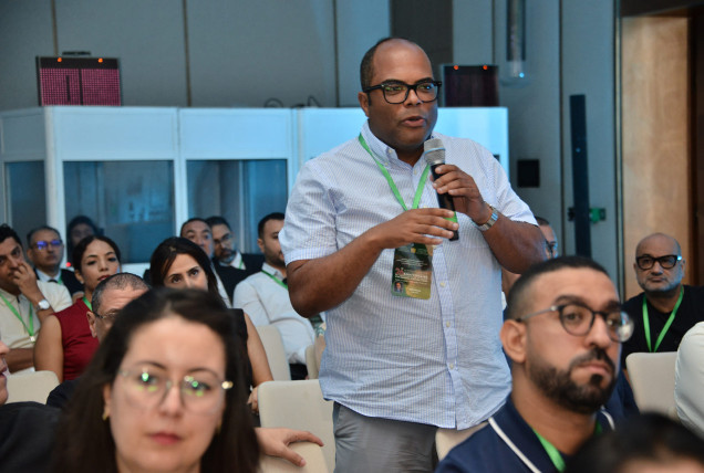 لقاء تواصلي مع المغاربة المقيمين بالخارج المشاركين في الاحتفالات المخلدة للذكرى السادسة والعشرين لعيد العرش المجيد